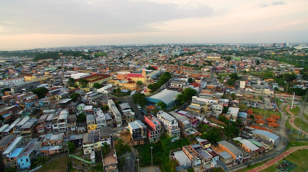 Photo aerial view of the city of manaus this neighborhood is on the outskirts and is on the coast of the