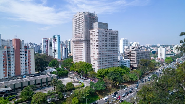 Veduta aerea della città di san paolo, brasile. nel quartiere di vila clementino, jabaquara.