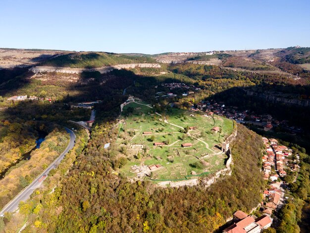 Photo aerial view of city of veliko tarnovo bulgaria