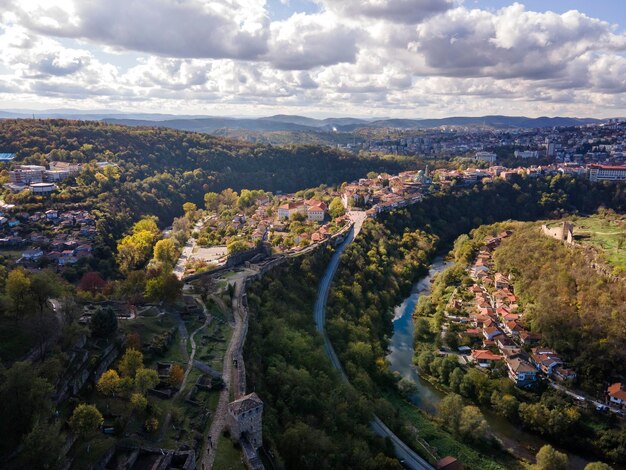 Photo aerial view of city of veliko tarnovo bulgaria