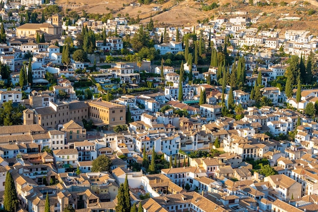 Veduta aerea della città con il centro storico di granada