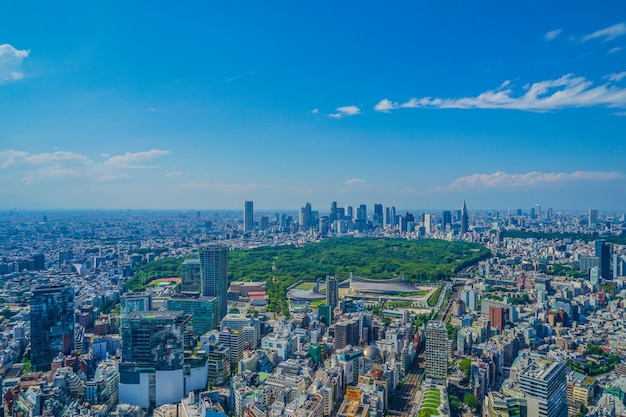 空に照らされた都市風景の空中眺め