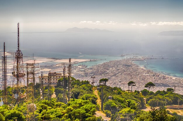 Photo aerial view of cityscape against sky