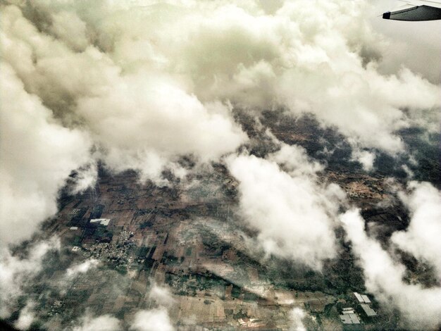 Photo aerial view of clouds over landscape