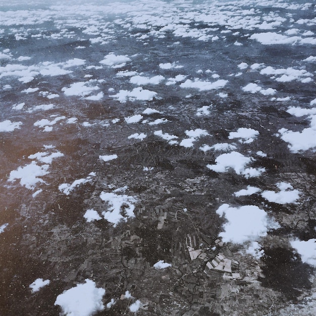 Foto vista aerea delle nuvole sul paesaggio