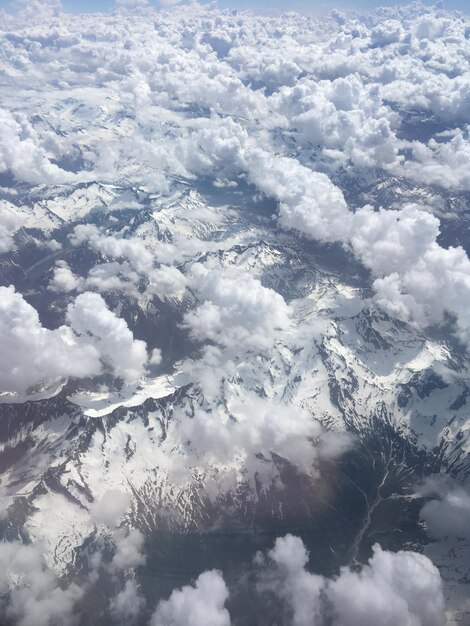 Foto vista aerea del paesaggio nuvoloso