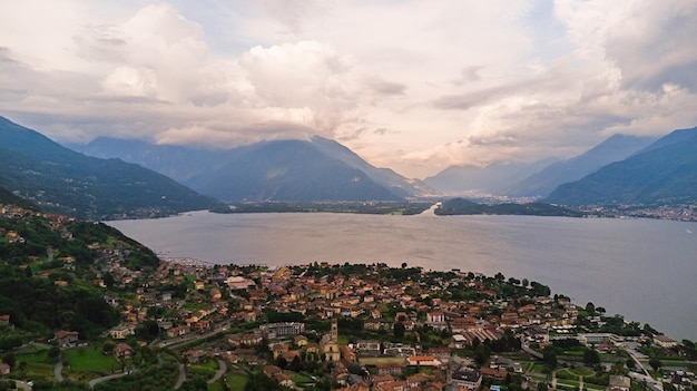 이탈리아 북부 롬바르디아에 있는 코모 호수 (Aerial view of Lake Como in Lombardy, northern Italy)