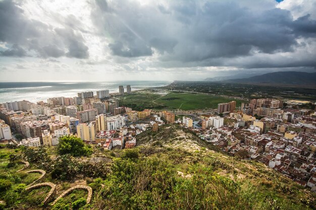 Photo aerial view of cullera city and beach