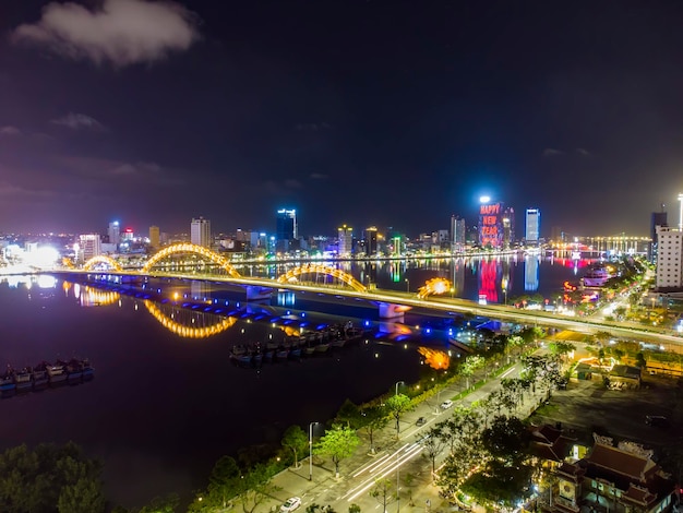 Photo aerial view of da nang city vietnam at night which is a very famous destination for tourists