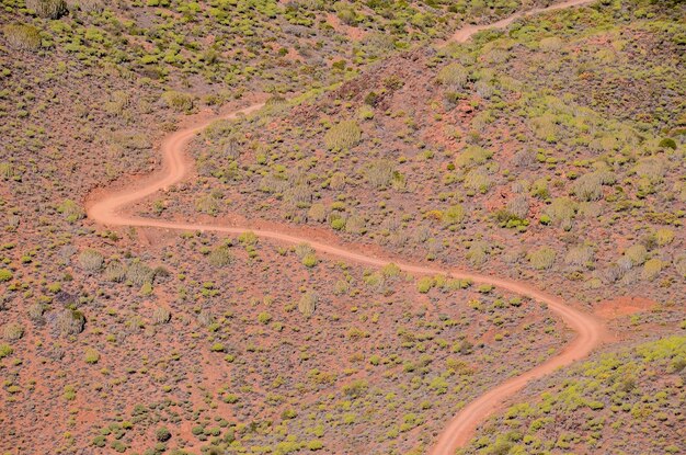 Foto veduta aerea di una strada nel deserto