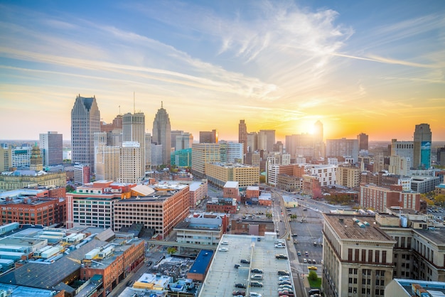 Photo aerial view of downtown detroit at sunset in michigan, usa