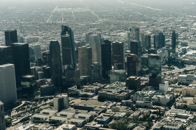 Photo aerial view of a downtown los angeles