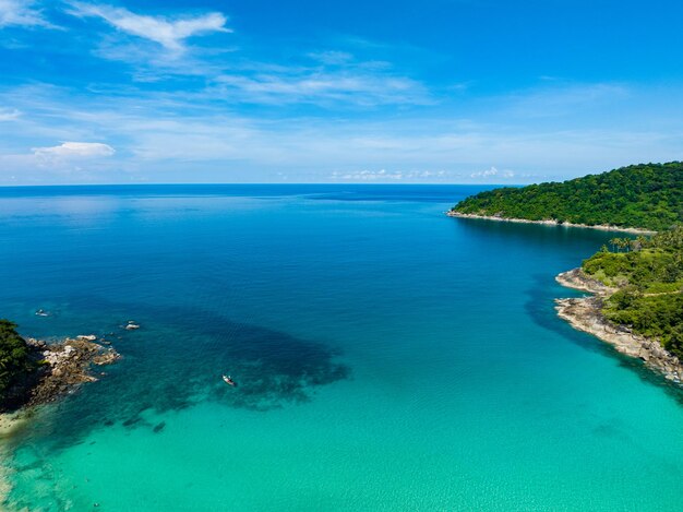 Photo aerial view drone shot of tropical seashore in phuket island