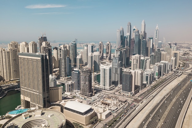 두바이 마리나의 조감도. 두바이의 큰 현대 지구입니다.