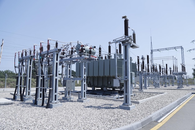 Photo aerial view of electrical substation under blue sky