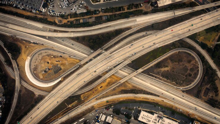 Photo aerial view of elevated road in city