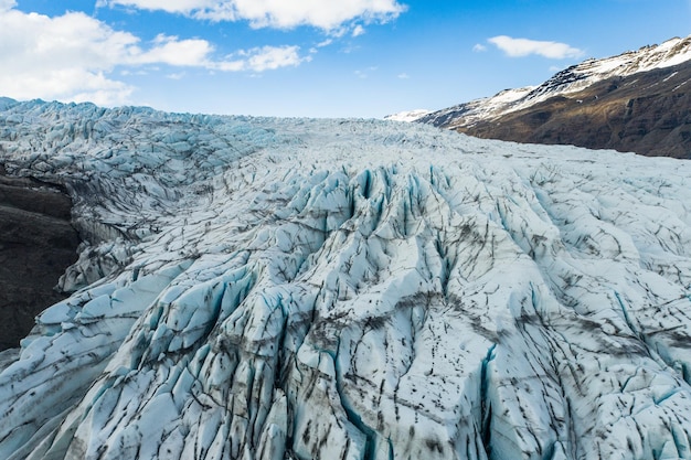 아이슬란드의 Vatnajokull 국립 공원에 있는 Flaajokull 빙하의 항공 보기