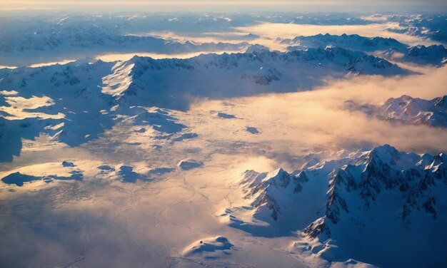 写真 冬 の 青い 雪 に 覆わ れ た 山 の 景色 を 飛行機 から 見る