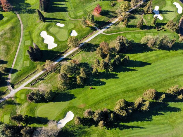 Photo aerial view of the golf course