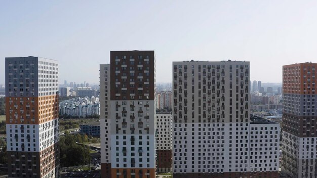 Photo aerial view of a group of high rise colorful residential apartments in a decent neighborhood uban