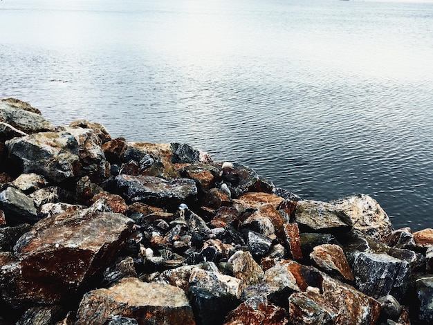 Photo aerial view of groyne in sea against sky