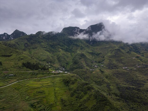 Photo aerial view of the ha giang motorbike loop in northern vietnam