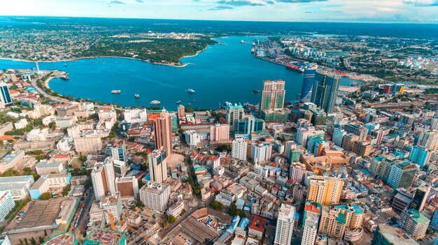 Foto veduta aerea della città del rifugio della pace di dar es salaam