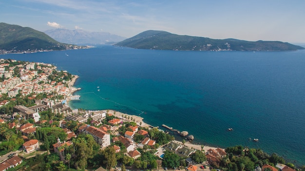 Veduta aerea della città di herceg-novi