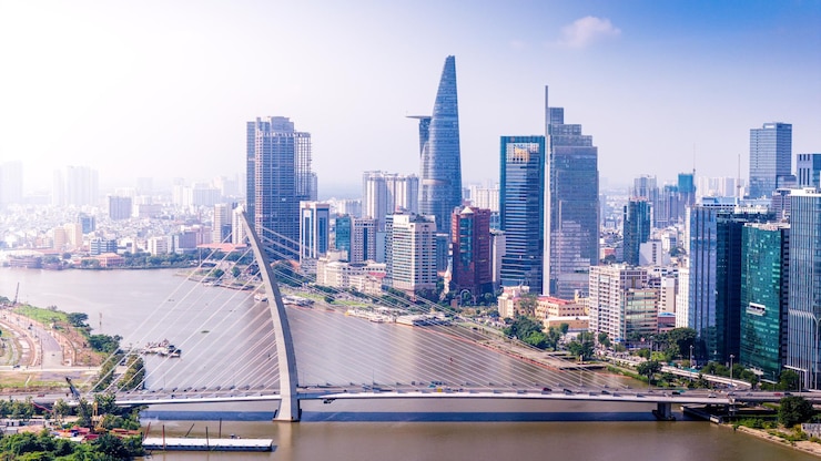 Photo aerial view of ho chi minh city skyline with buildings roads bridge and saigon river in vietnam in the morning travel and business concept