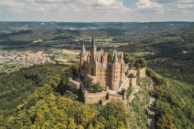 독일의 유명한 관광지인 호엔촐레른 성(Hohenzollern Castle)의 공중 전망