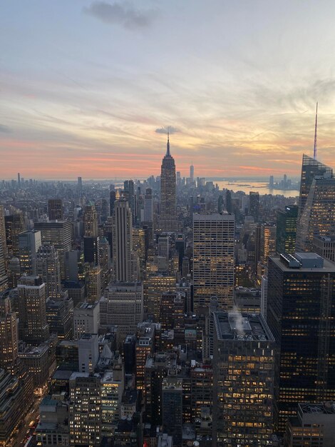 Photo aerial view of illuminated cityscape against sky at night