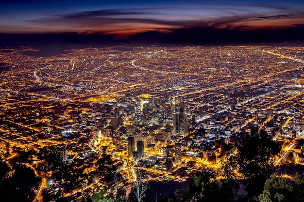 Photo aerial view of illuminated cityscape at dusk