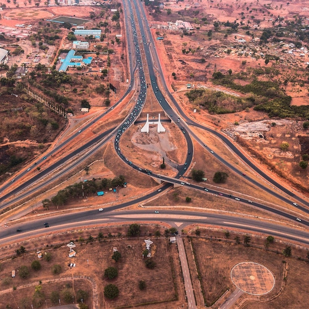 Foto vista aerea delle autostrade intrecciate