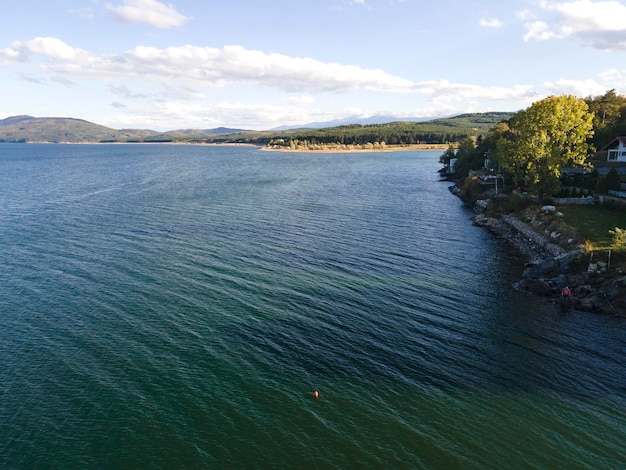 Photo aerial view of iskar reservoir bulgaria