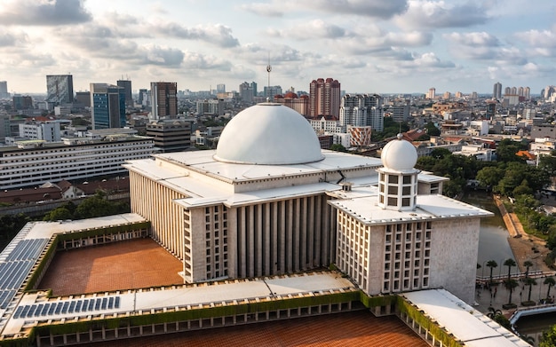 Photo aerial view of istiqlal mosque in jakarta