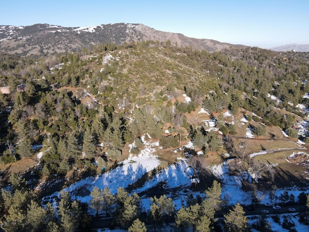 雪の日のジュリアンの空撮。南カリフォルニア