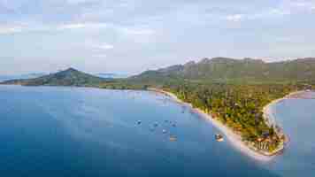 Photo aerial view of koh mook or muk island in morning