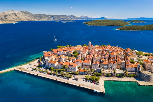 Korcula 섬 크로아티아의 Korcula 구시가지의 항공 보기