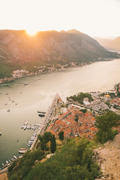 Photo aerial view of kotor town on sunset