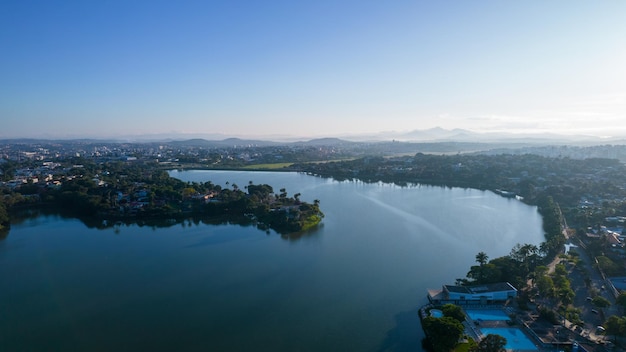 Minas Gerais Belo Horizonte의 Lagoa da Pampulha의 항공 보기