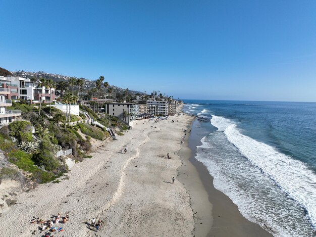 ラグナビーチの海岸線南カリフォルニアの海岸線アメリカの航空写真