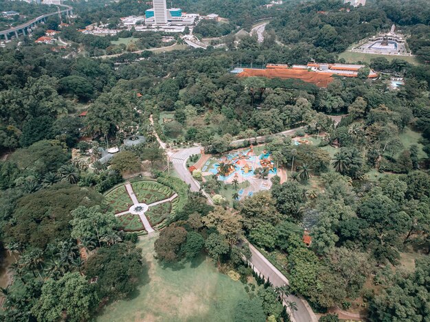 Vista aerea dei giardini del lago, kuala lumpur da un drone 5 novembre 2018. è conosciuto ufficialmente come perdana botanical gardens, è il primo parco ricreativo su larga scala di kuala lumpur
