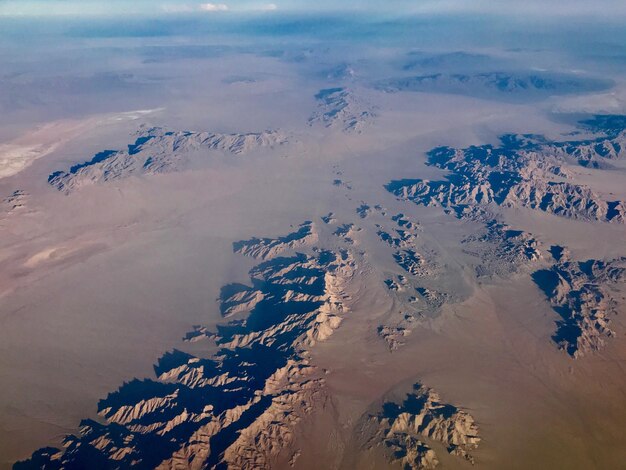 Foto vista aerea del paesaggio contro il cielo durante l'inverno