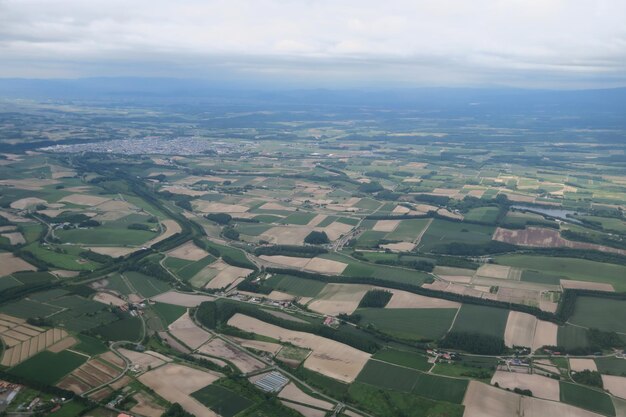 空に照らされた風景の空中景色