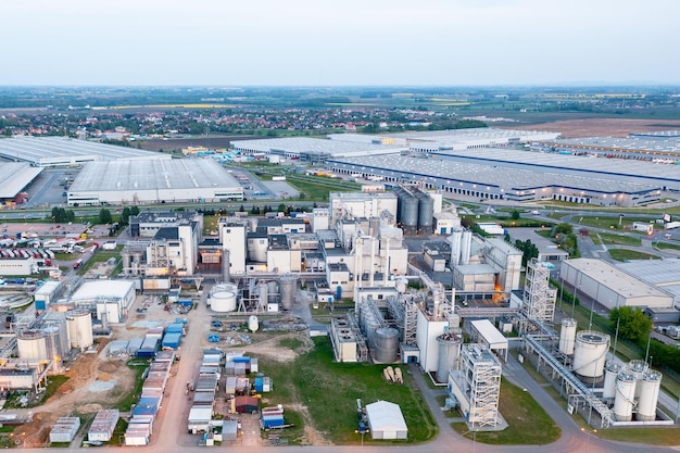 Photo aerial view of a large industrial raw material processing plant