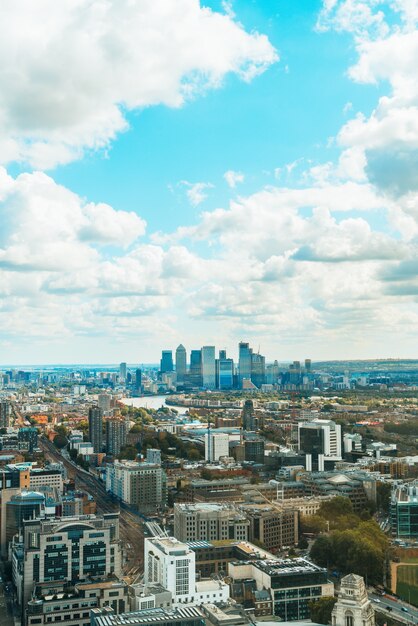 Vista aerea della città di londra con il fiume tamigi, regno unito