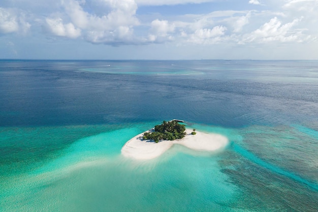 Foto veduta aerea dell'isola dell'atollo delle maldive paesaggi aerei tropicali delle spiagge della laguna paradisiaca delle maldive