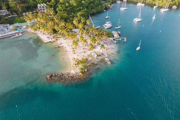 마리고 베이(Marigot Bay), 서인도 제도 세인트 루시아(St. Lucia)의 공중 전망.