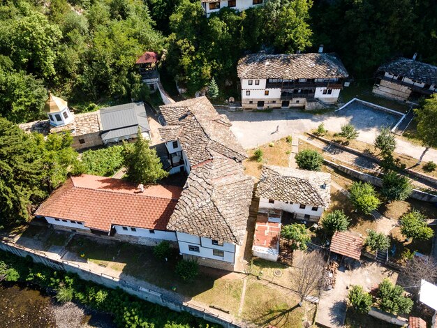 Photo aerial view of medieval cherepish monastery bulgaria