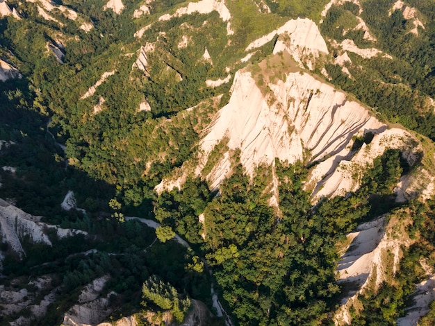 Foto aerial view of melnik sand pyramids bulgaria